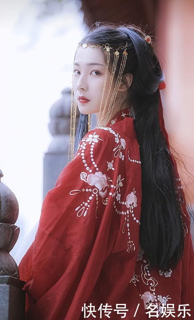 才女薛涛很著名的一首诗,登高楼看天下,短短28字豪迈胜过男儿