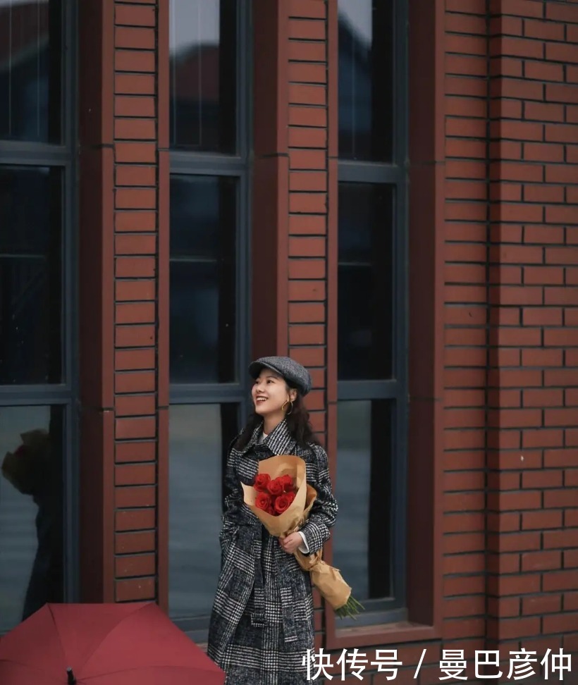 冬季穿大衣选对色彩很重要,这三类简洁耐看,谁穿都气质高级