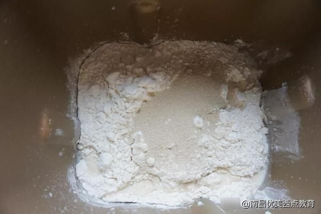 韩国爆款!菠萝酥粒面包,柔软细腻,酸甜油润,口感一绝