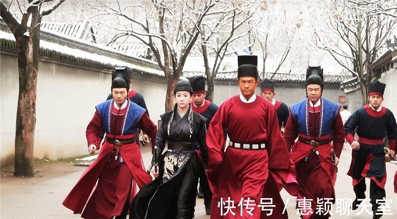 下联#包拯为破案出了一上联,一书生对出下联后,包拯:你就是凶手