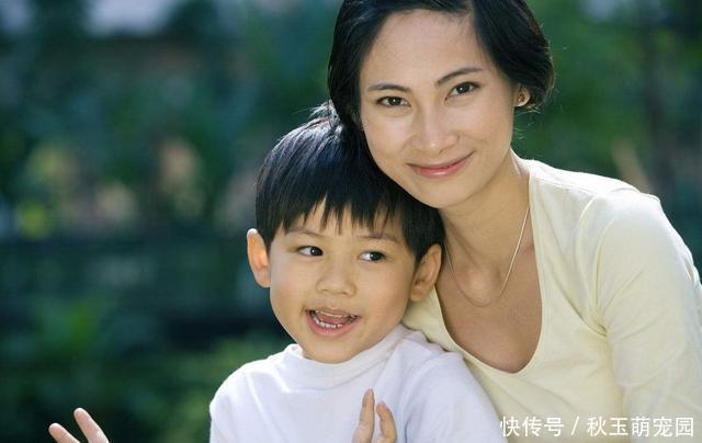 孩子|儿子把502胶水吃进嘴里,爸爸果断的处理方式,医生看了都称赞