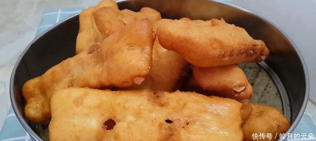 花生|油条怎么做才最好吃吗,加半斤花生,不吃面食的孩子也说香,好吃!