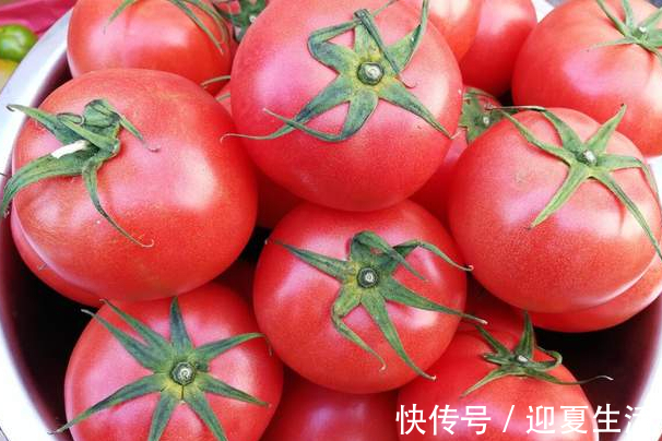塑料袋|夏天保存西红柿，不需要放冰箱，菜农教你土方法，保存7天也鲜甜