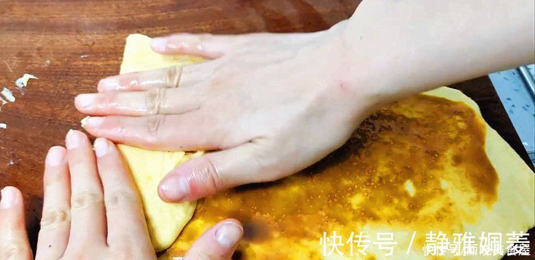 面团|玉米面倒进开水锅里,瞬间变美食,一周吃6次都嫌少,营养又解馋