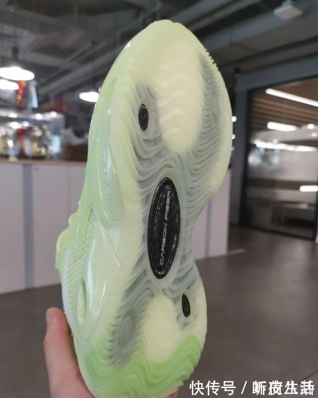 后跟 两大国产团队战靴——全城10、狂潮3Pro曝光!KT1复刻也玩套路?