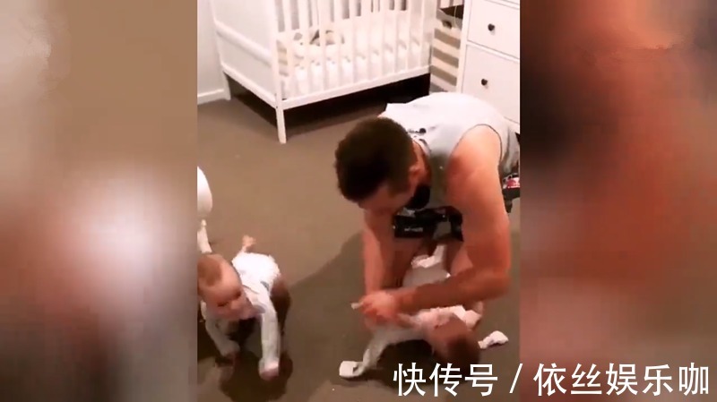 三人份|新晋奶爸为俩娃穿衣火了,被网友纷纷调侃:两只手抓不过来要急死