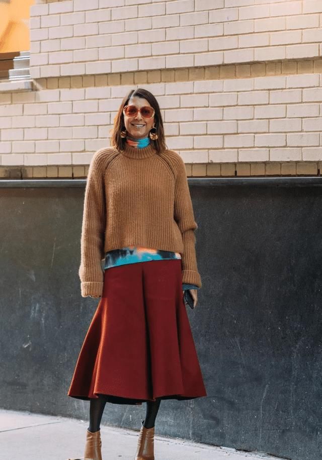 最近火了一条裙子叫：“呢子裙”，时髦显瘦，配大衣羽绒服就很美