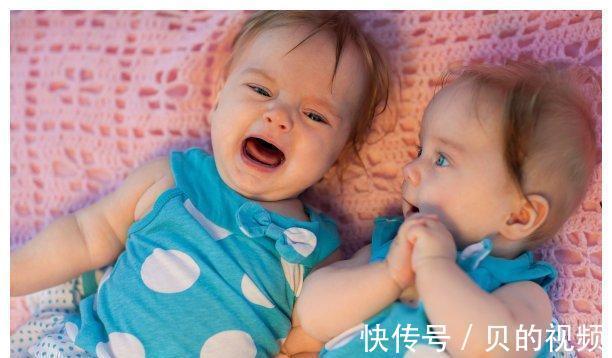 孩子|双胞胎女儿分开带,一个跟爸妈,一个跟奶奶,长大差距很明显