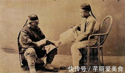 男子|男子修脚30年，用万人脚皮拼出《迎客松》，富豪欲出20万买走