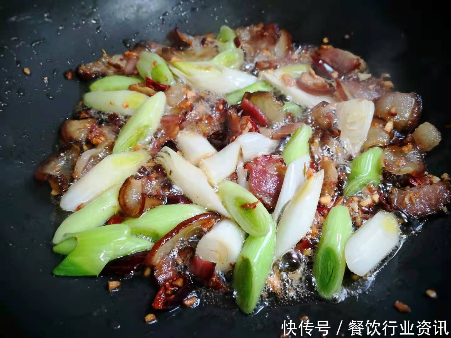  蒜苗|12月别知道吃芹菜茼蒿，蒜苗炒腊肉，鲜嫩可口下饭特香