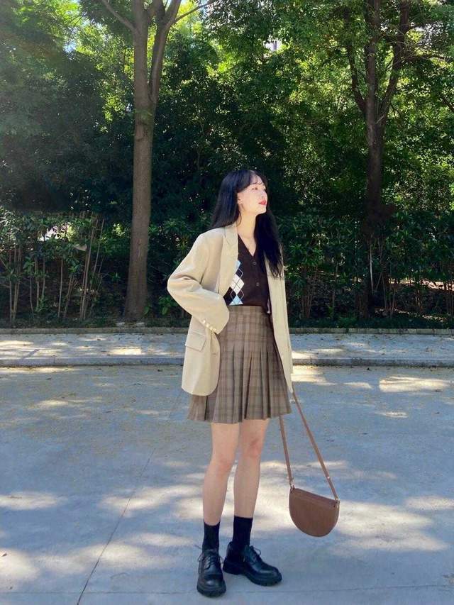 穿搭|立秋后,用西服搭配裙子时髦又显气质,小个子的女生都爱了