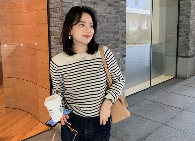 包臀裙|现在还在留恋针织衫?尝试一下时髦的“羊绒衫”搭配,好看还保暖