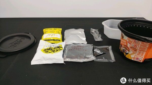 自热米饭|白菜党 篇三十四：吃着蜡笔小新，看武林外传。这滋味，挺奇妙的。