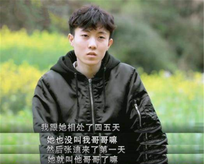 变形计张迪回村看丽姐开心合照并索吻小丫头害羞了