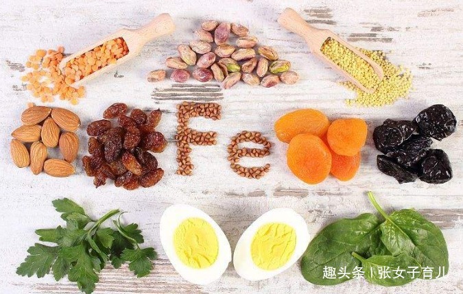 小眼睛|如果你怀孕了,常吃鱼、鸡蛋等食物,宝宝出生自带长睫毛大眼睛