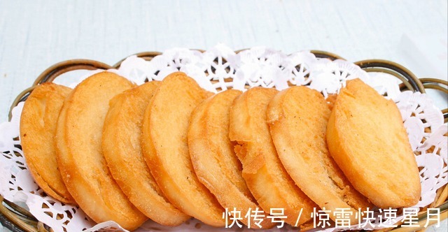 炸馒头片,不要只会裹蛋液,要想外酥里嫩不吸油,还需多放1味料!