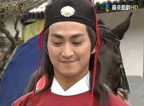 穿紅衣服最帥的男人長這樣