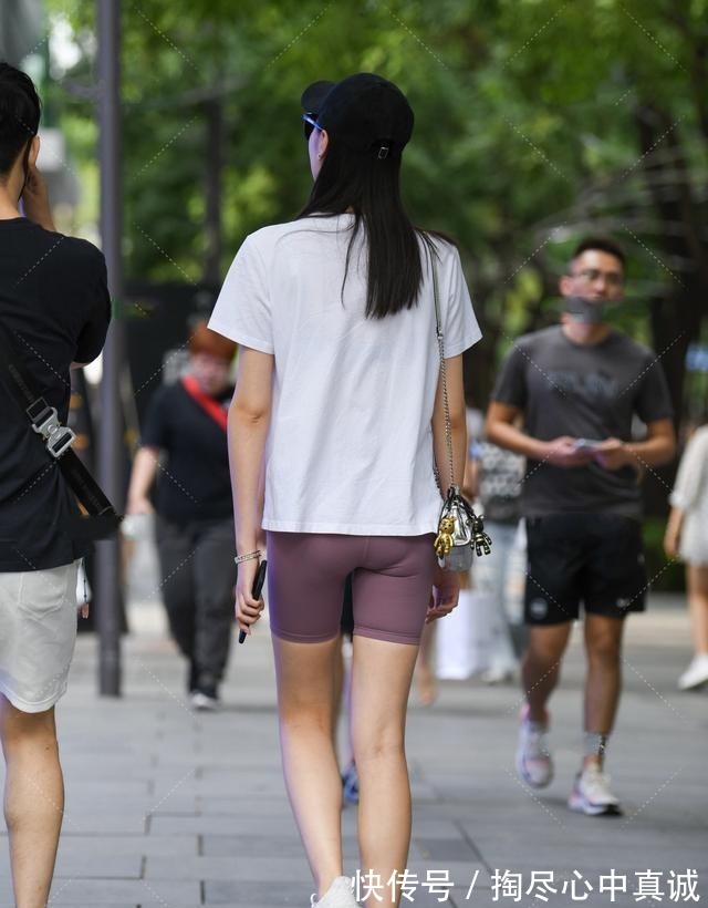 装扮 打底裤的装扮知性大方尽显街头女神范儿，显大方有气质！