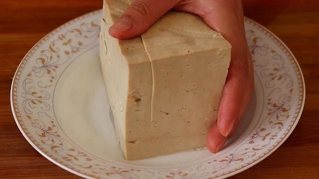 豆腐超好吃的做法，饭店都吃不到，开胃又解馋，越吃越上瘾