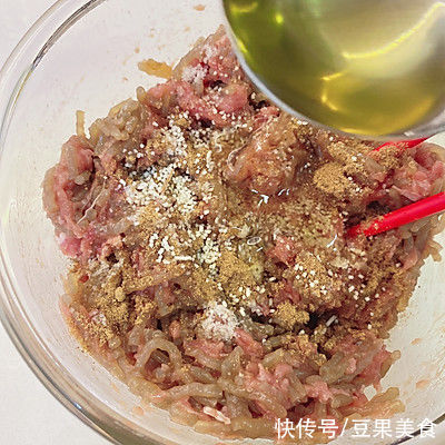 不用油皮、酥皮,照样酥脆的粉条肉酥饼