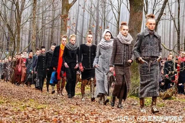 老佛爷|香奈儿为布置森林大秀,不惜“砍百年大树”,也就老佛爷敢这么做