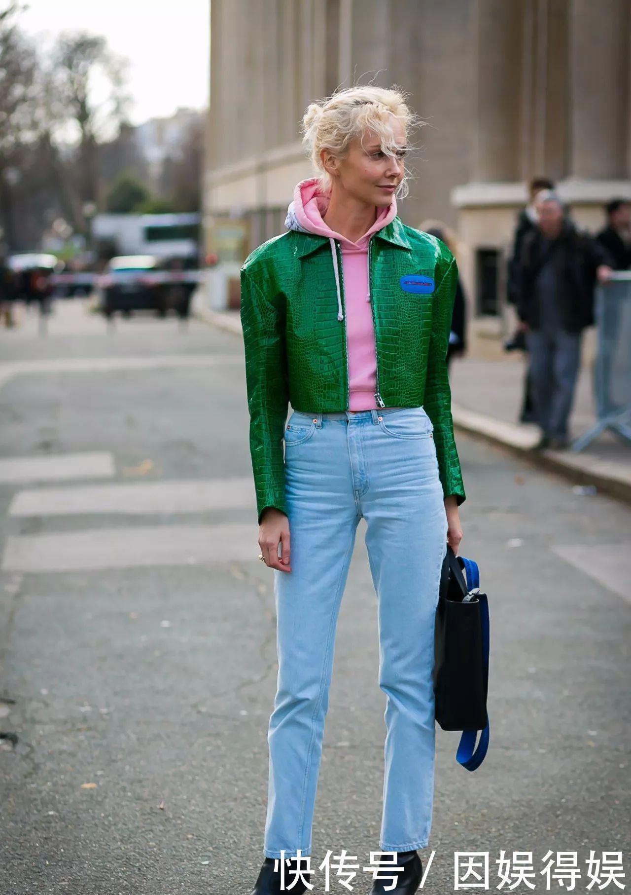 买卫衣就要挑这3个“经典款”，时髦又百搭，穿个十年都不过时！