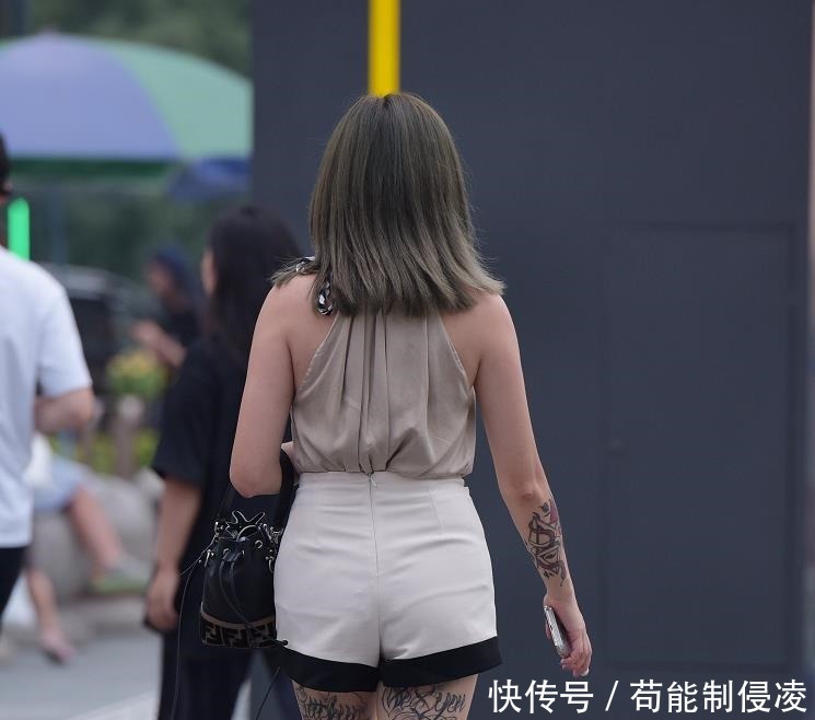 考验眼力,美女身上的纹身有几处!