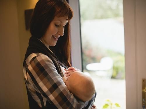 母乳|龙凤胎出生,男孩吃母乳,女孩喝奶粉,对孩子的伤害你可曾想过?