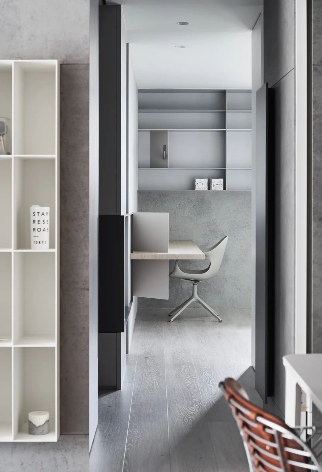 床尾处|100㎡简约工业风,低调安静的水泥灰,装出别样高级的美