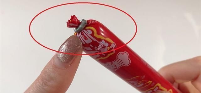 火腿肠|吃了那么久火腿肠,居然不懂金属环下藏着“小机关”,一拉就开了