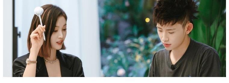 吳宣儀|誰(shuí)說(shuō)戀愛(ài)綜藝都是劇本？喬欣和許魏洲太甜了，還是“在一起”吧