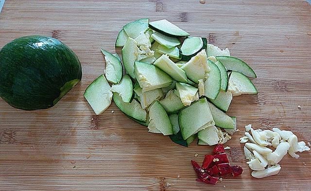 秋天吃丝瓜冬瓜，不如吃它，维生素E是丝瓜9倍，2块钱一斤