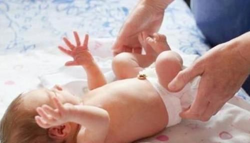 父母们|婴儿的这8种反射,6个月内基本会消失,若缺乏可能是'脑损伤'