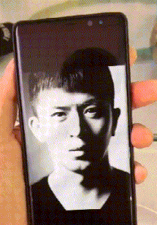 |搞笑GIF:太软了 妹子这腿是假的吧