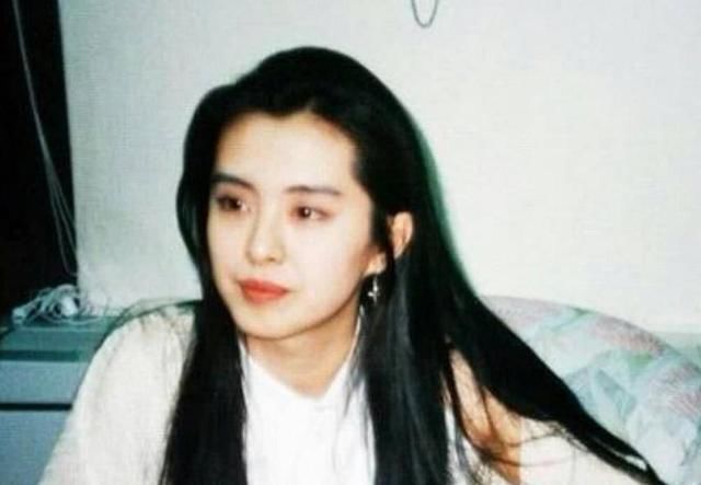 女孩脸上有这5种“美人线”，小时候再丑也不怕，女大定会十八变