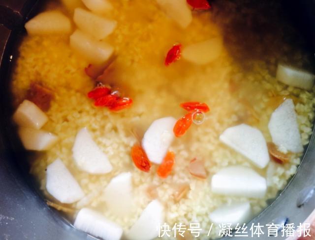 熬小米粥|熬小米粥有窍门,别直接加水煮,记住3点,小米粥香浓好喝还出油