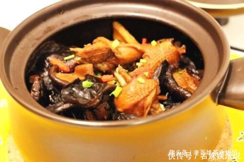 做法|炖鸡时,有人焯水,有人直接炖,都不对!教你正确做法,太香了