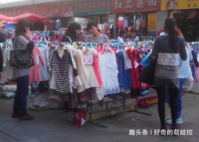 卫衣|“会在地摊给孩子买20块钱衣服吗”多数宝妈回答，和你想的不同