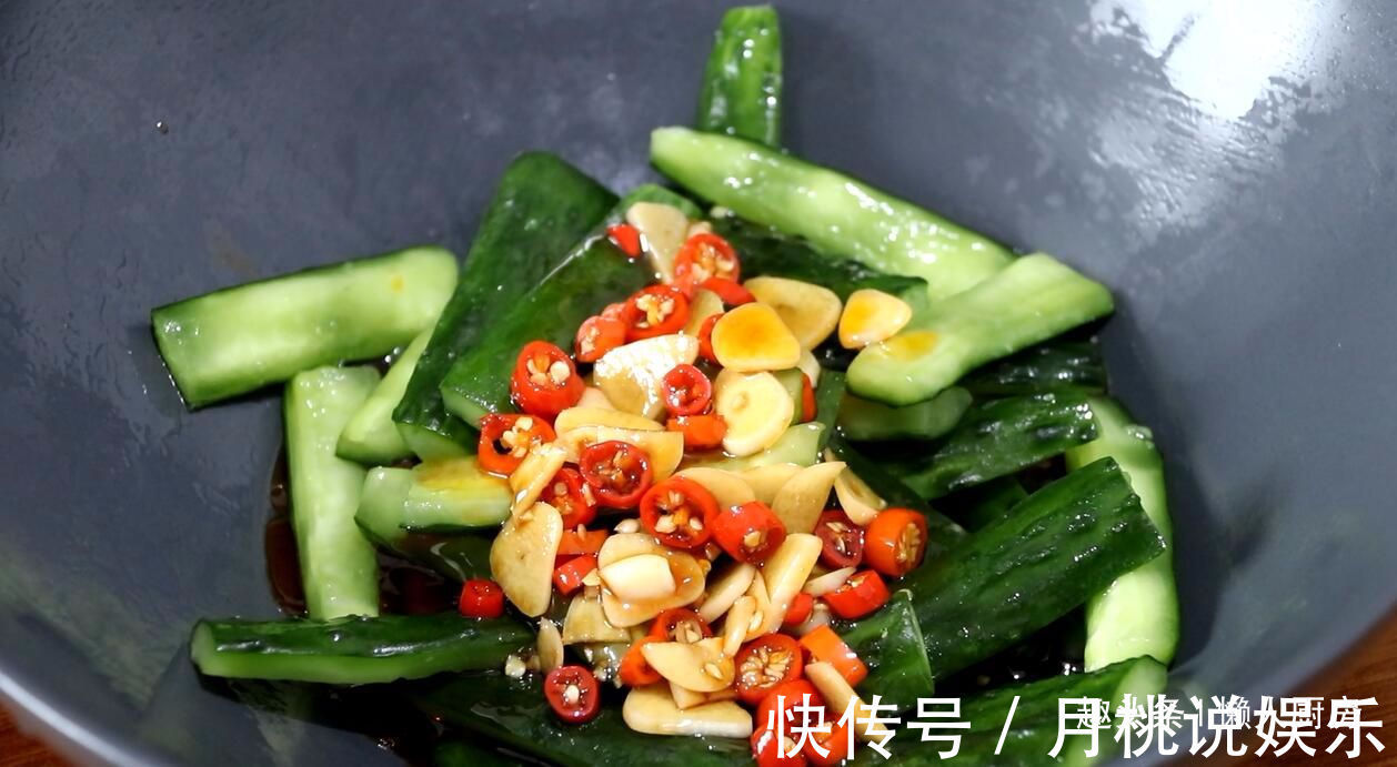 教你黄瓜最好吃的做法,脆嫩爽口,开胃解油腻,比大鱼大肉都好吃
