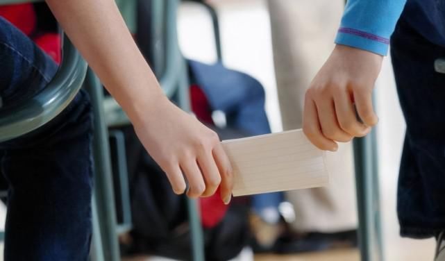 有几个标准没达标，最好不要选择住校，有女儿的家庭更要注意