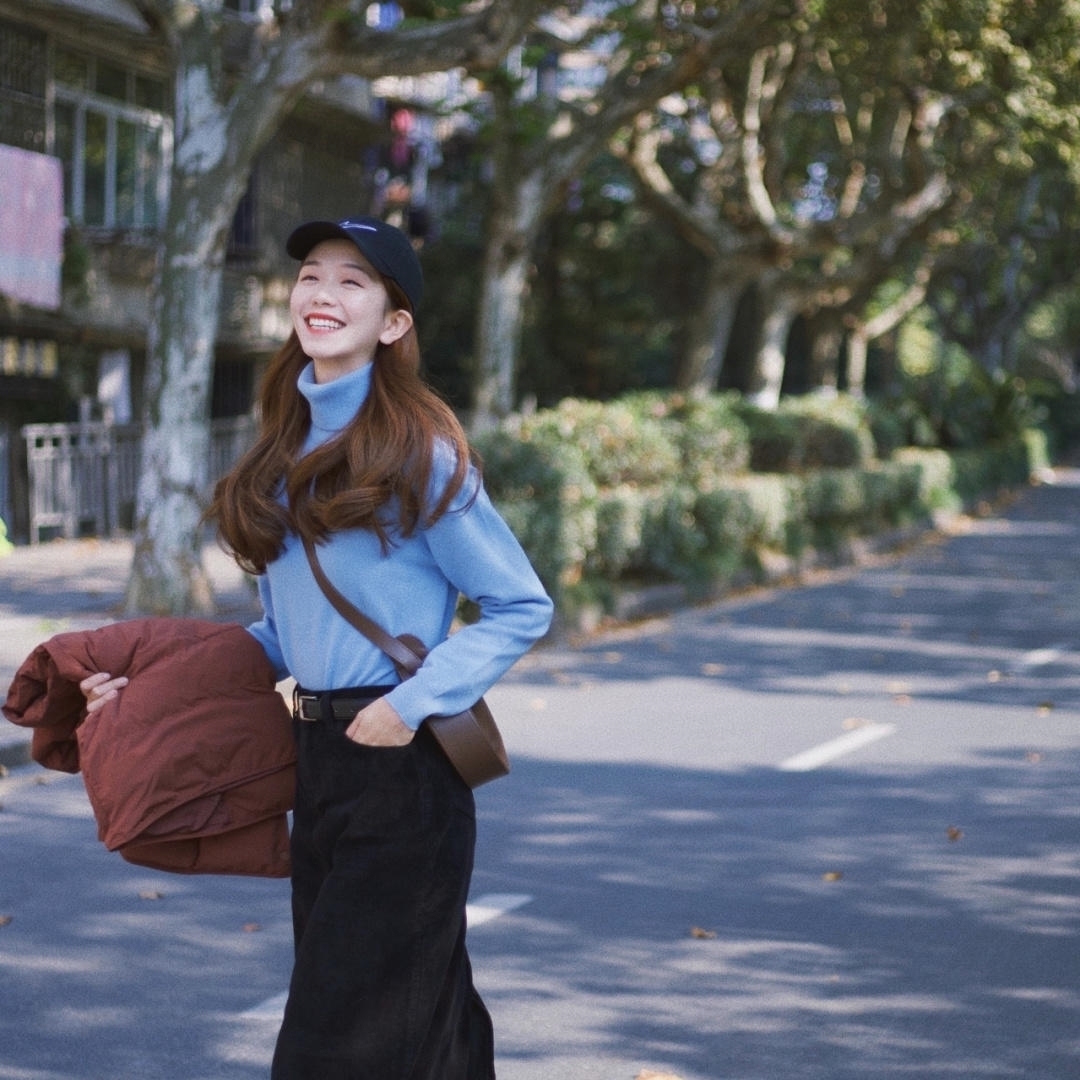 半身裙 30+女性如何摆脱土气感?针织衫搭配半身裙,高级时髦又减龄
