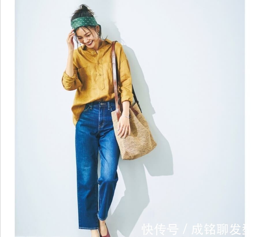 衬衫|无论女人多大年纪,秋装这样搭配“衬衫+牛仔裤”才减龄,超好看
