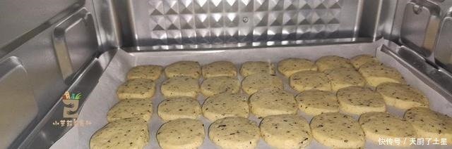  吃红茶的方法不同，加面粉做成红茶糕点，香不腻，酥去渣