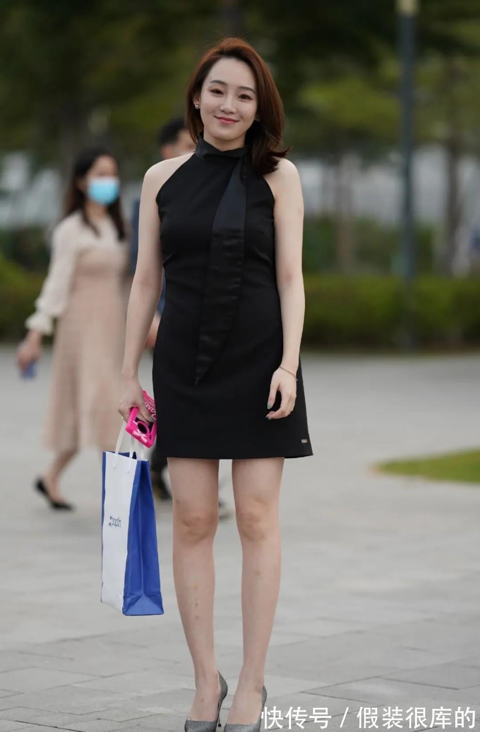 知性|修身挂脖款连衣裙,搭配时髦高跟鞋,温婉知性又迷人