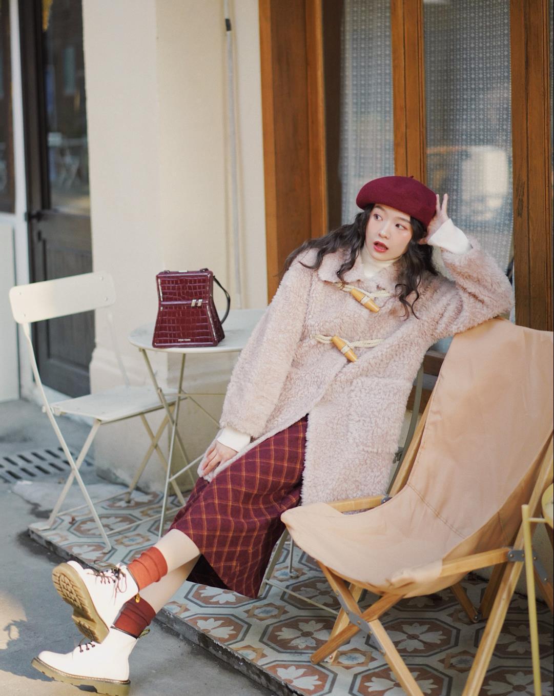 冬季搭配帽子真是门“学问”,女明星都爱帽子款式,精致又显脸小