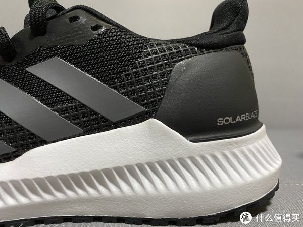 bounce 低调的adidas SOLAR BLAZE跑步鞋