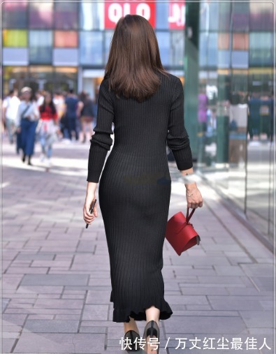 女包|针织鱼尾连衣裙搭配斜挎单肩女包，举止端庄，高贵优雅