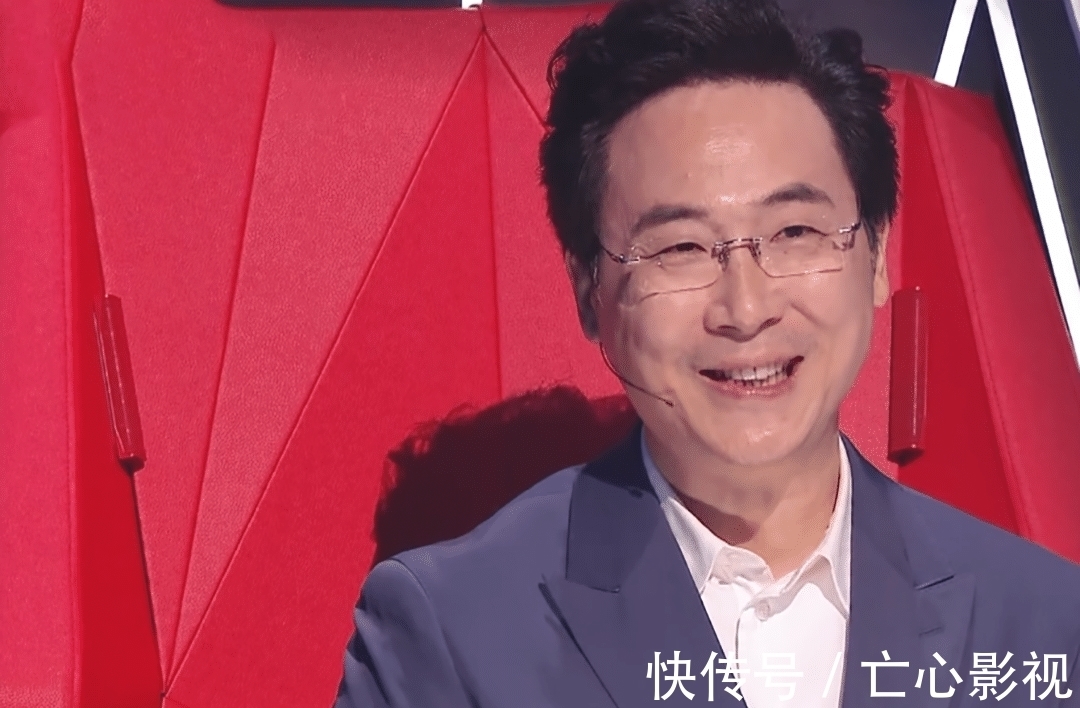 王靖雯|“小二班”首战失利,铁柯楠演唱让导师热泪盈眶,无奈得分太低