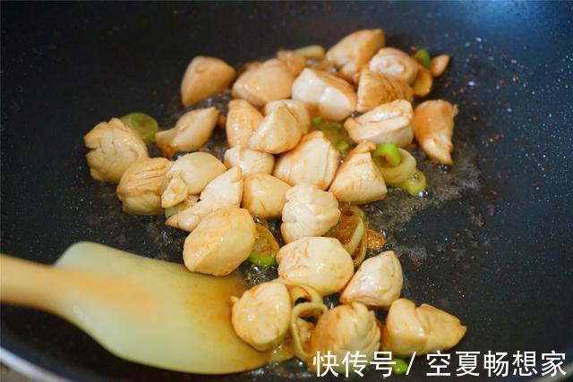 咖喱汤汁|过年囤货,我家一定买这种酱料,不到十元能吃三次,做盖浇饭很香