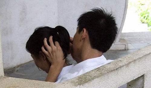 女儿|9岁女孩约男同学来家里,妈妈上班时打开监控一看,立马请假回家